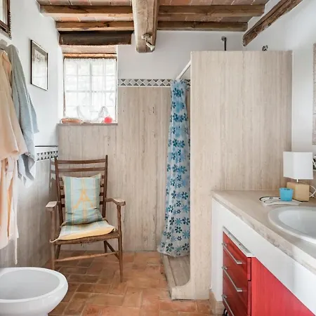 Дом отдыха Enchanting 600-year-old Farmhouse In Амелиа